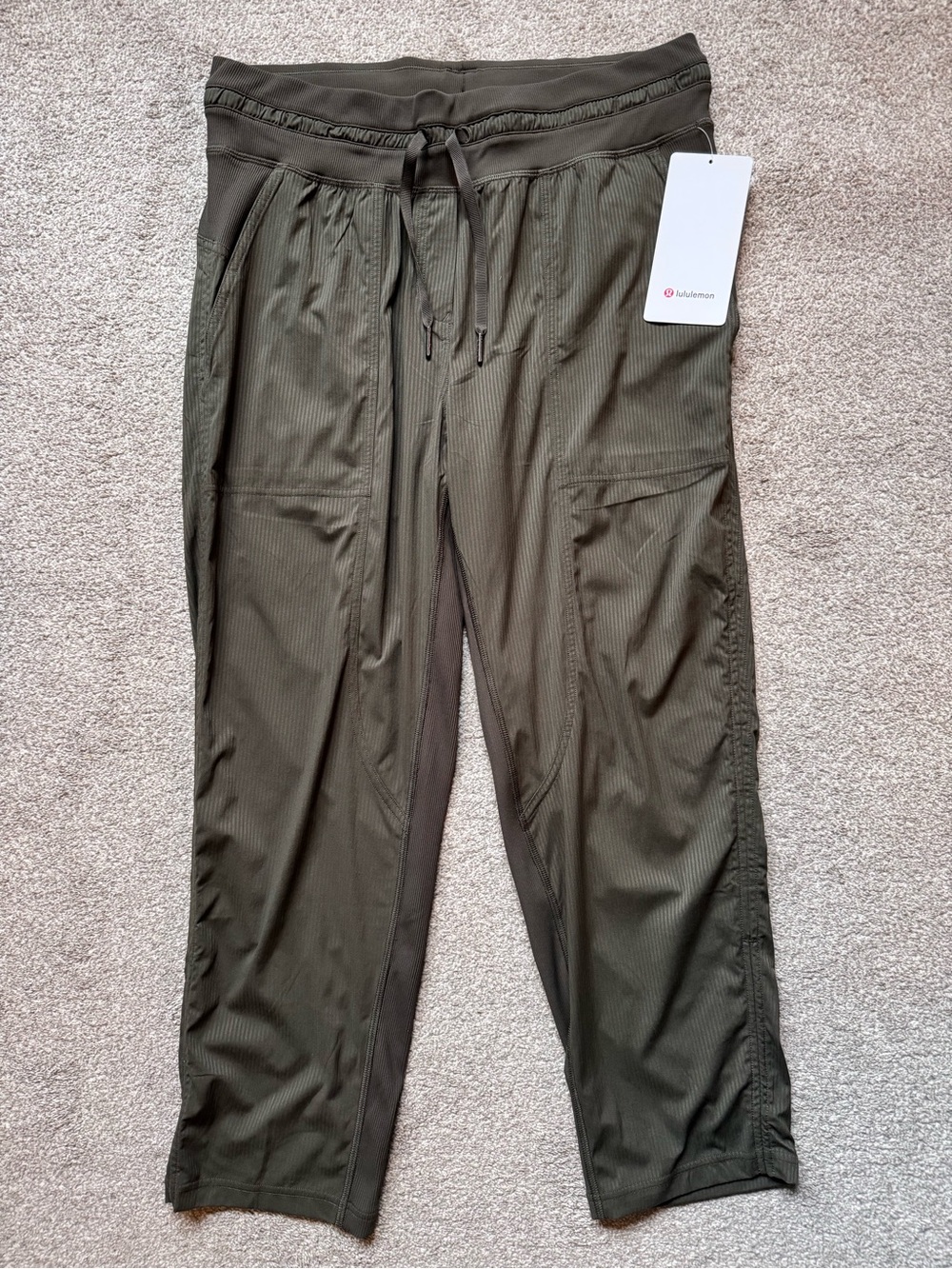 NWT Women’s Lululemon Dance Studio Mid Rise Crop Pants Size 8 Brand New